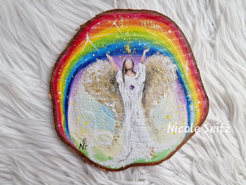 Regenbogenengel auf Baumscheibe gemalt * 16 x 16 cm